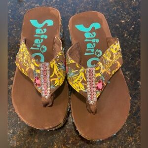 Safari Girl Rhinestone Platform Flip Flops Brown Yellow Heart Wings – Size 6